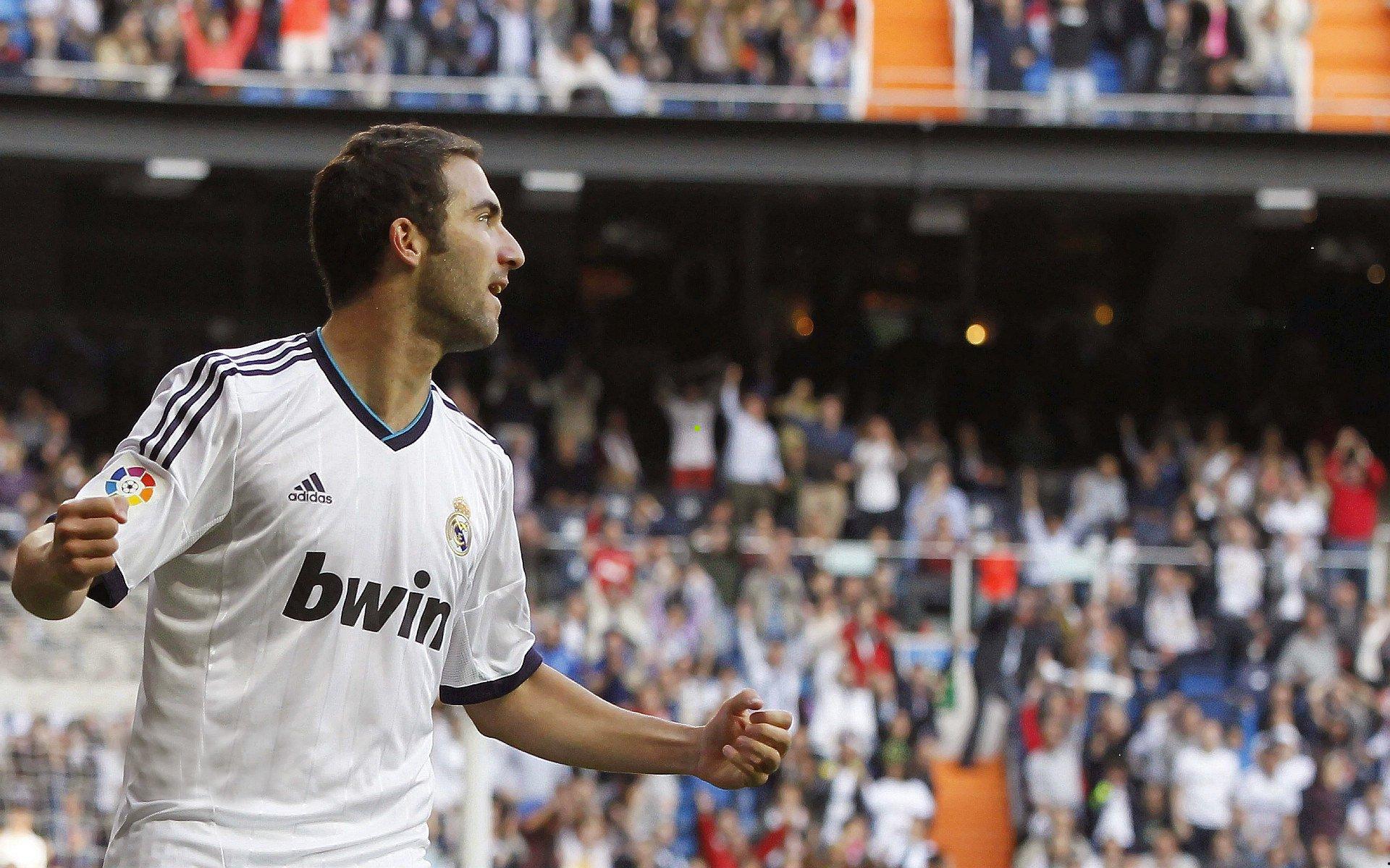 英超第十二轮综述，红魔告负太妃糖，枪手领跑积分榜彰显欧冠竞争力